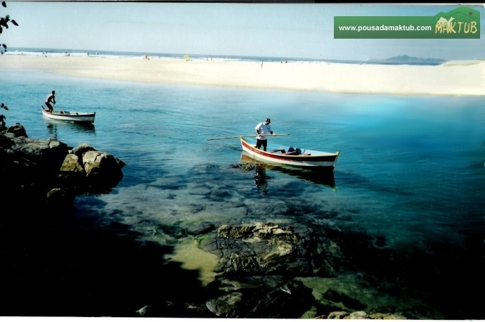 Canoas de Travessia en el Rio de La Madre